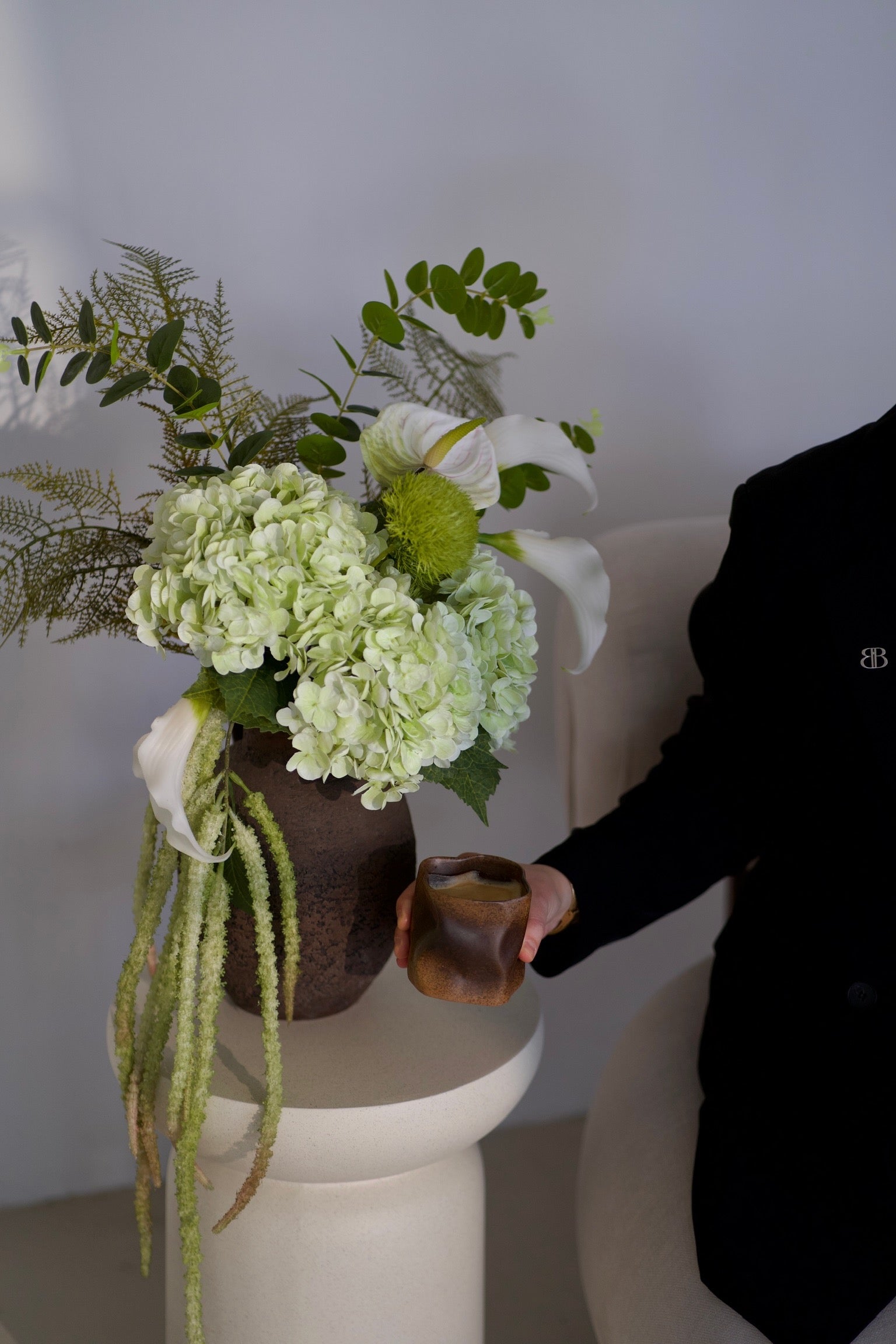 Fresh Sage Bouquet – Komposition aus Vase und Bouquet – BÉRA BLOOMS